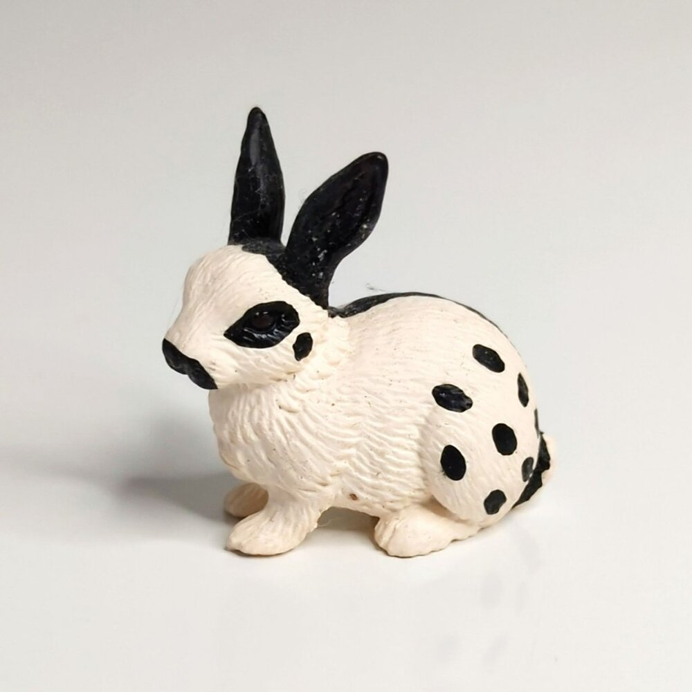 Schleich Spotted Bunny Rabbit Figure Black & White Collectible 1996 Model 13121